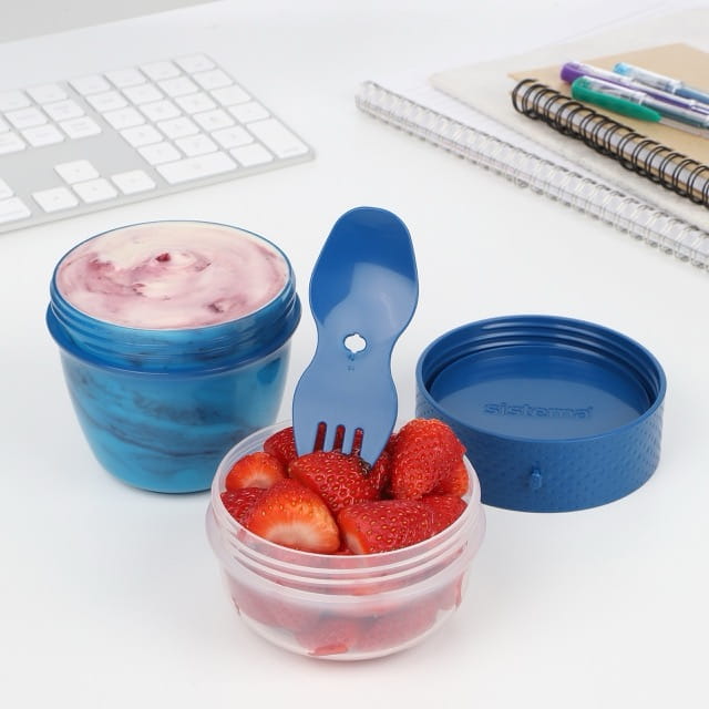 Sistema-lunchbox-snack-capsule-515ml-niebieski-otwarte-breakfast-with-domi.jpeg